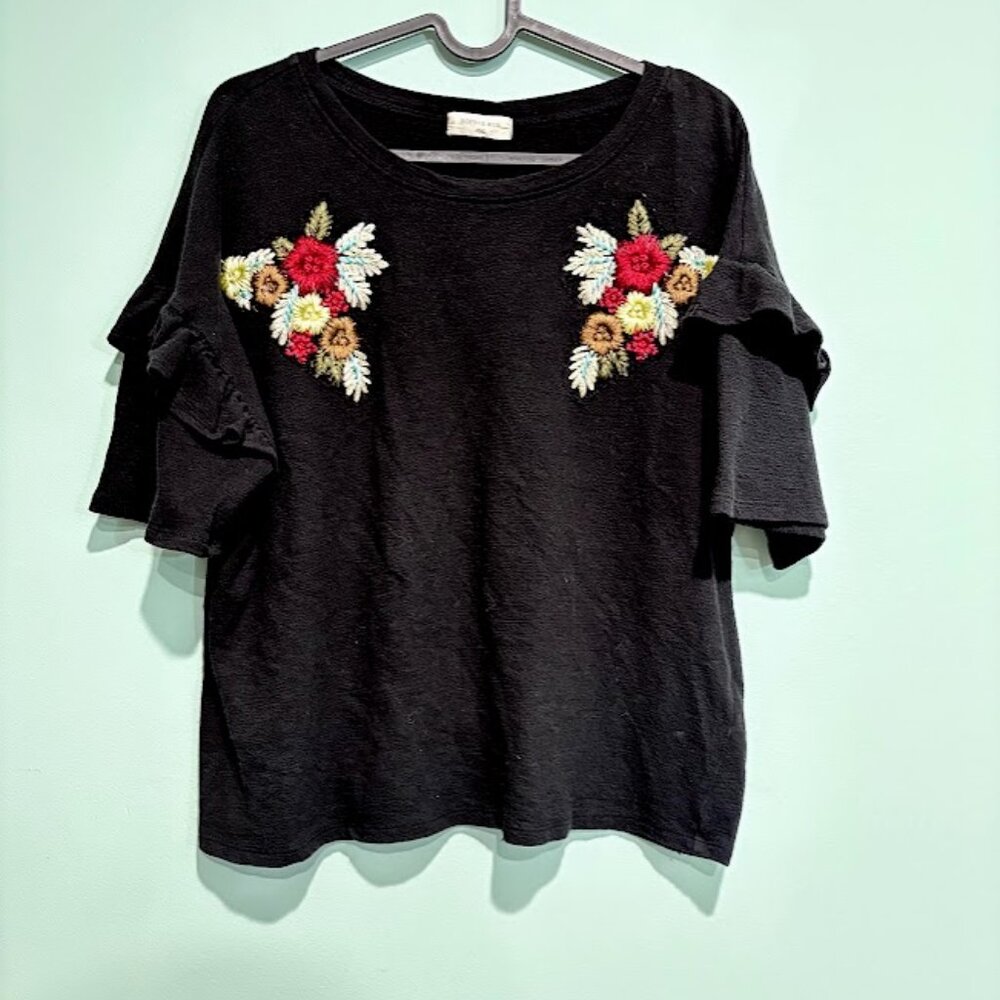 Black Short Sleeve Embroidered Top Medium